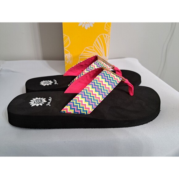 Yellowbox Flip Flops "Paige" Multicolor Chevron Pattern Women's Size 10 M NIB - Picture 3 of 8